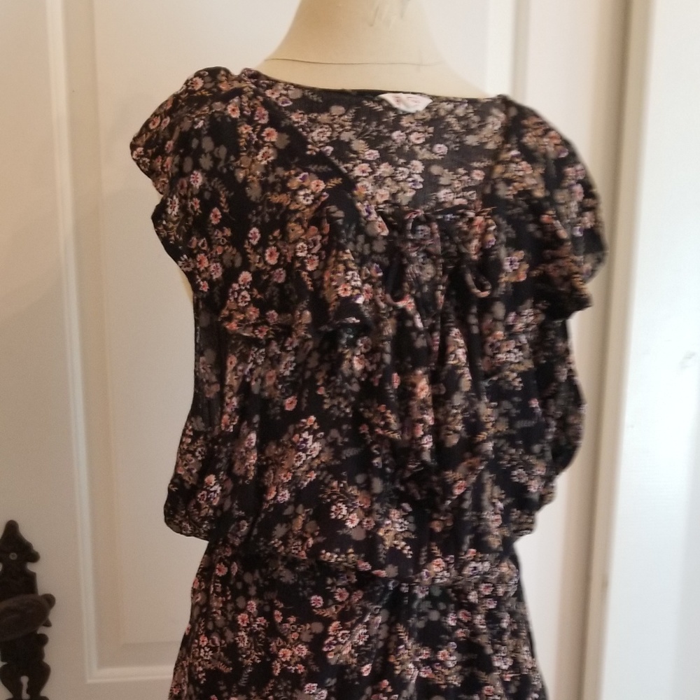 Rufffle and lace up Neck Romper